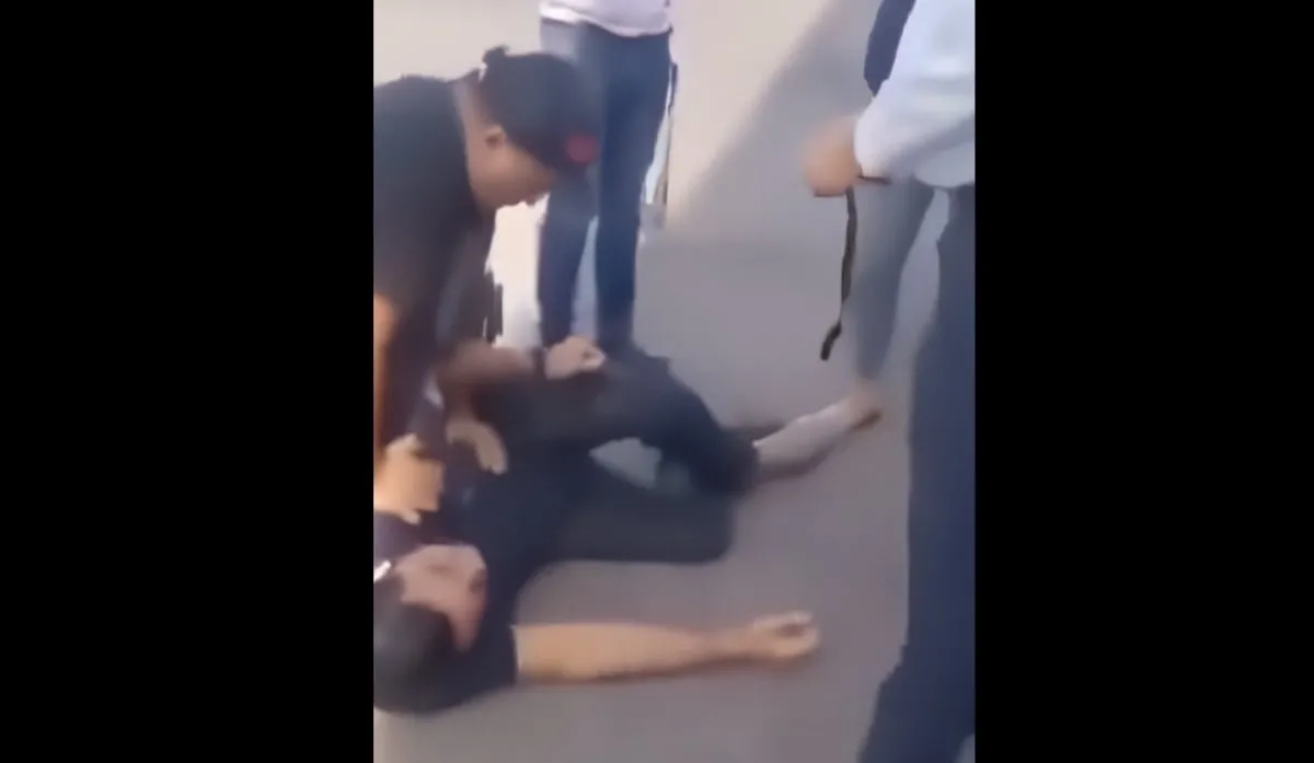 Fiscalía de Puebla suspende a agentes que sometieron con violencia a un ciudadano (Video)