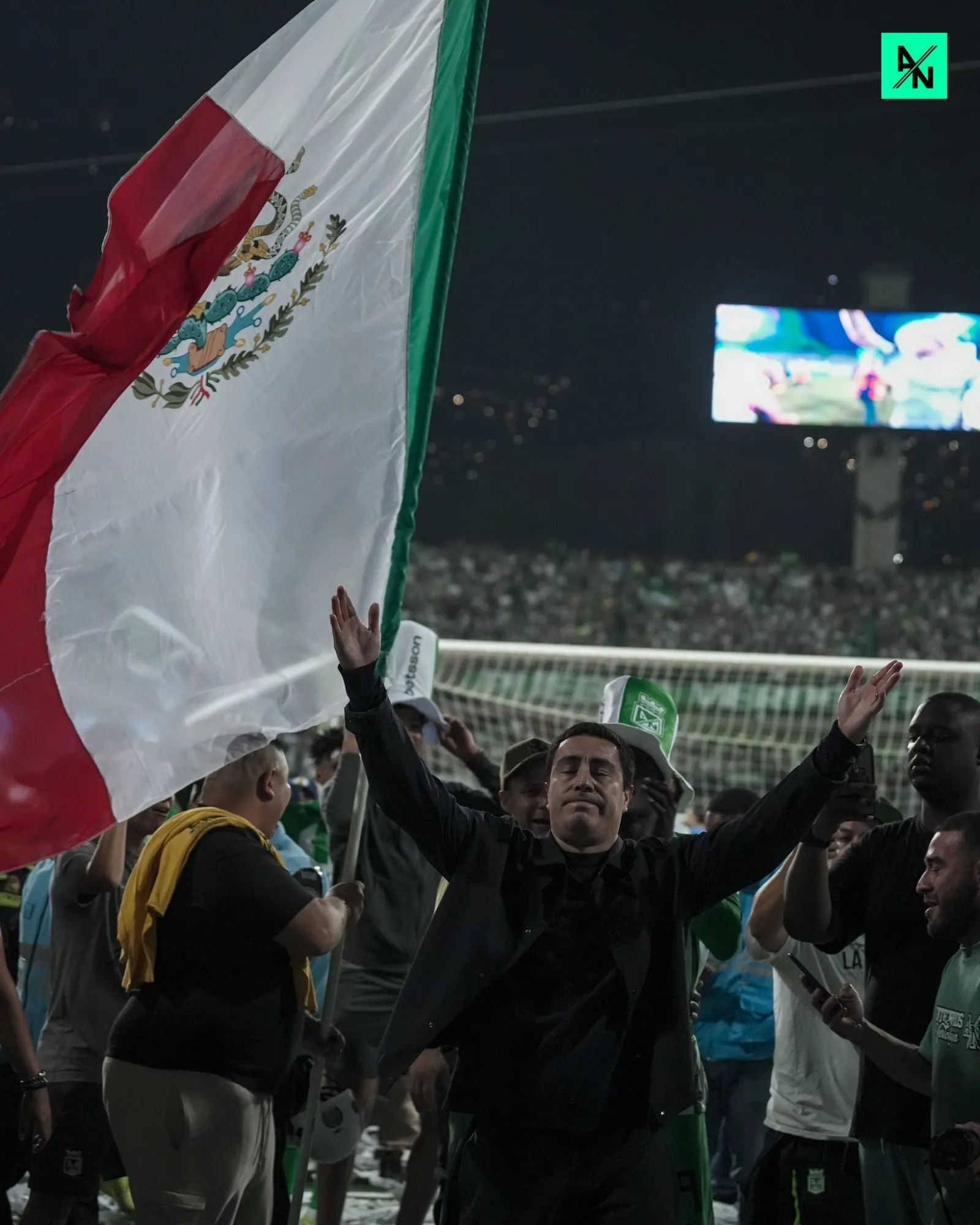 Efraín Juárez: mexicano hasta las cachas, hombre de mundo y un entrenador con visión política