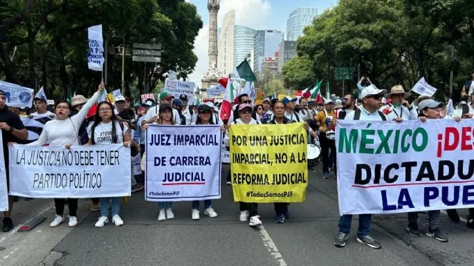 Estudiantes y trabajadores marchan en contra de la reforma judicial