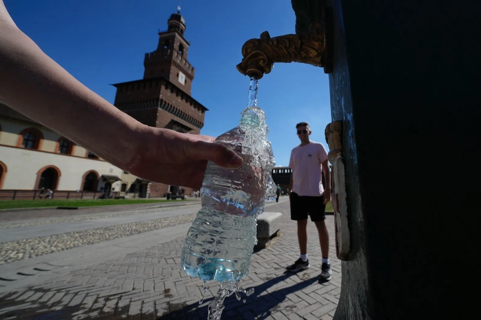 Hallan cerca de 250 mil partículas de nanoplásticos en un litro de agua embotellada