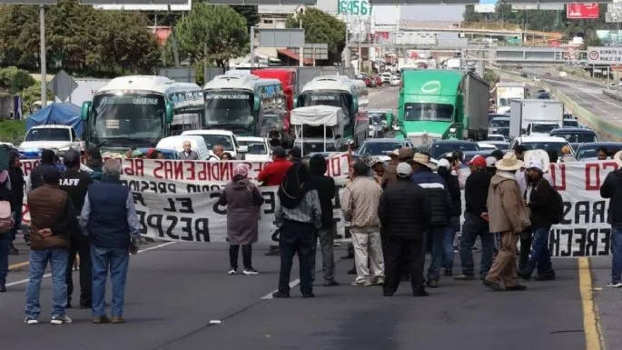 Bloquean la México-Toluca por falta de pagos por tierras para la construcción del Tren Interurbano