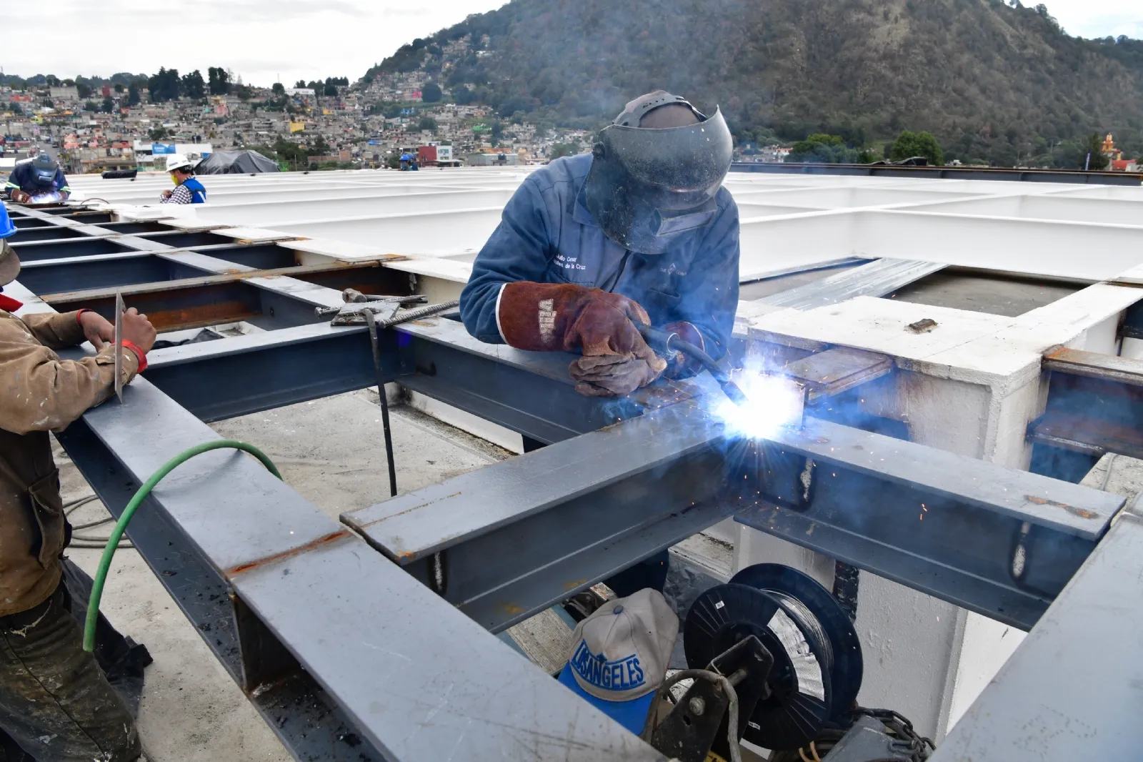 Aranceles a México y Canadá por el aluminio y el acero serán del 50%: EFE