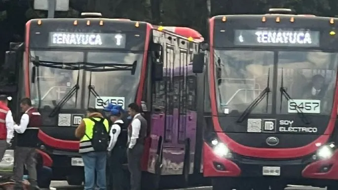 Metrobús atropella a una mujer en Vallejo