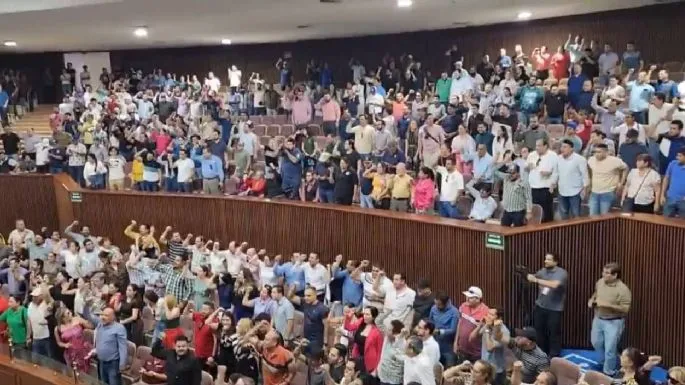 “¡Fuera Rocha!” claman estudiantes de la UAS en el Congreso de Sinaloa y esta es la razón