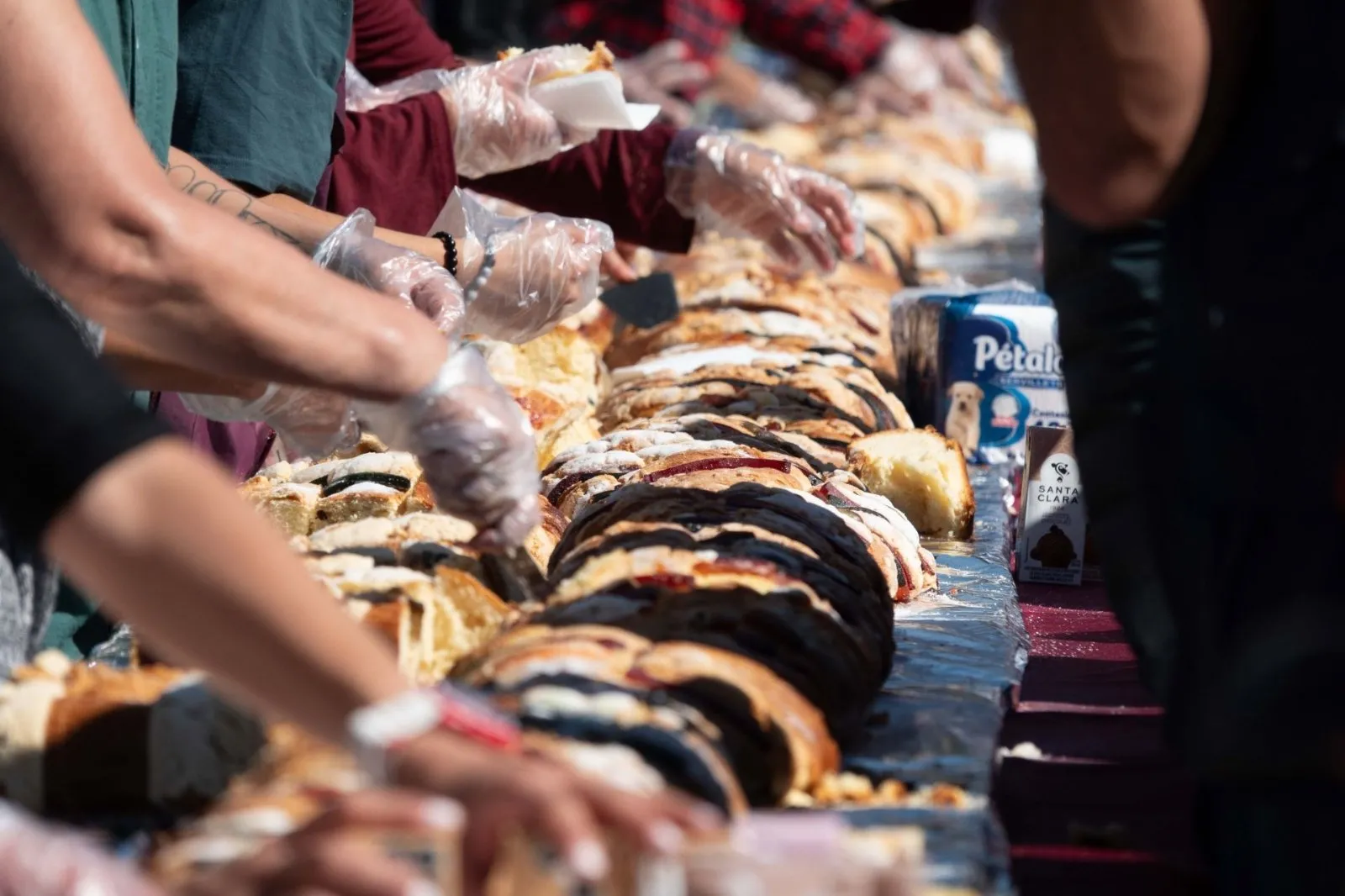 Rosca de Reyes en las 16 alcaldías de la CDMX; las pistas de hielo extenderán su permanencia