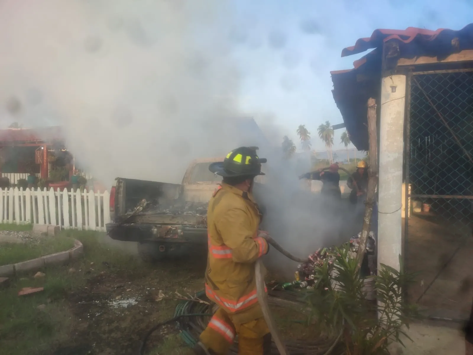 Familia es acribillada en Acapulco y queman su casa; hay siete muertos