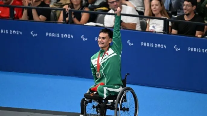 Ángel Camacho, paranadador mexicano, gana medalla de bronce en Juegos Paralímpicos París 2024