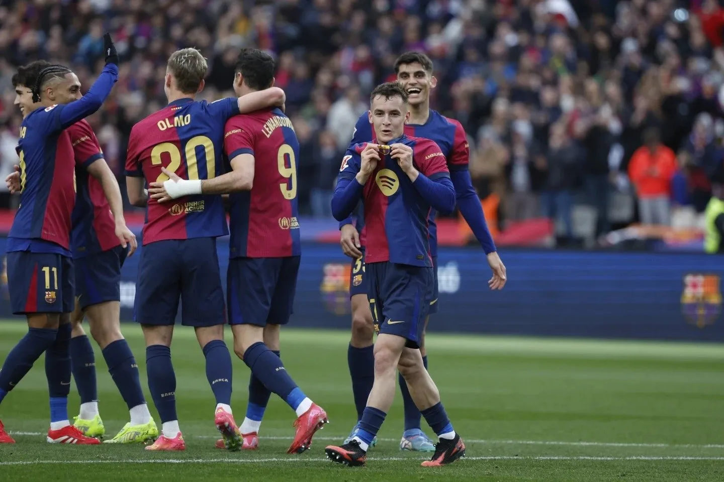 El Barcelona golea 4-0 a la Real Sociedad y se coloca como líder en LaLiga