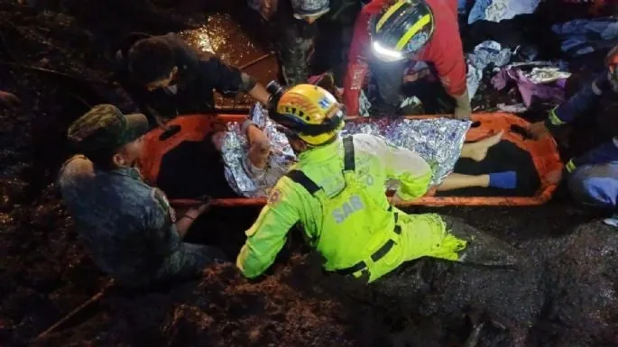 Aumentan a nueve los muertos por desgajamiento de cerro en Jilotzingo, Edomex