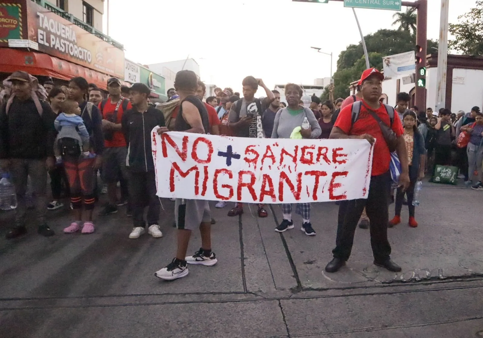 Caravanas migrantes salen de Tapachula y Tuxtla Gutiérrez rumbo a EU