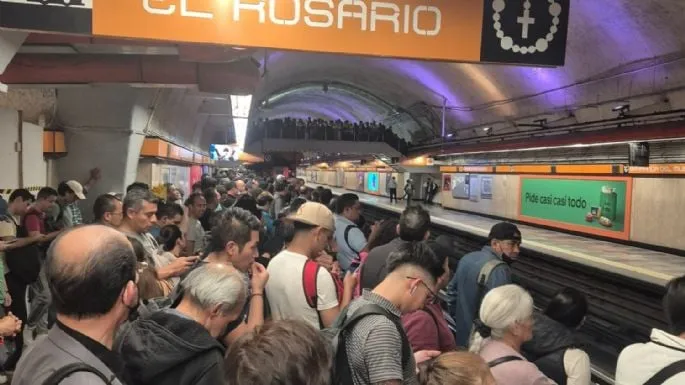 Paralizan la Línea 7 del Metro por joven que cayó a las vías