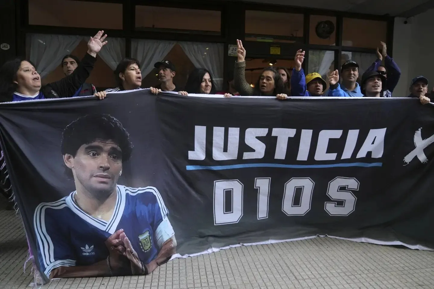 Cuatro policías declaran como testigos en el juicio en Argentina por la muerte de Maradona