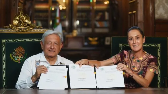 AMLO publica la reforma judicial; firma decreto con Claudia Sheinbaum como testigo (Video)