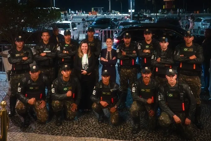 Sheinbaum presume foto con el 2º Batallón de Policía del Ejército de Brasil tras G20