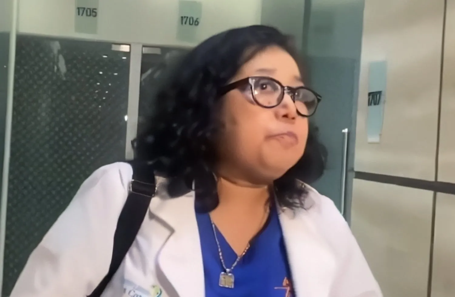 Marilyn Cote dice contar con títulos para ejercer la psiquiatría; sigue dando consulta