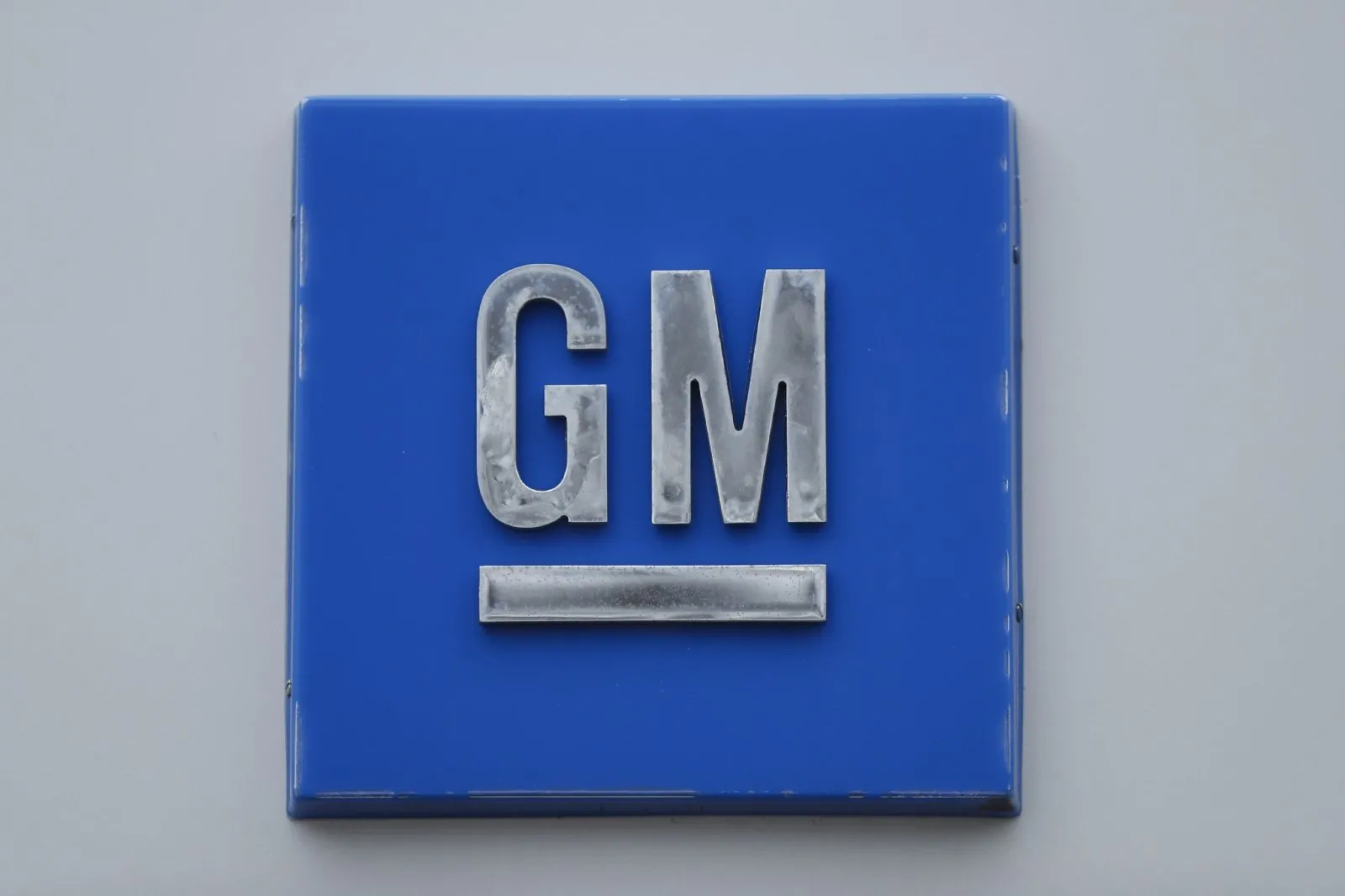 General Motors llama al taller 132 mil pickups por falla en puertas traseras