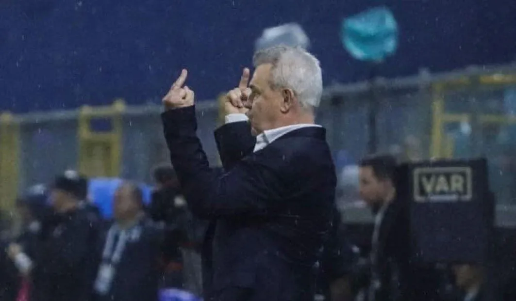 Honduras pide a Javier Aguirre que se disculpe por gestos obscenos e insultos contra su afición