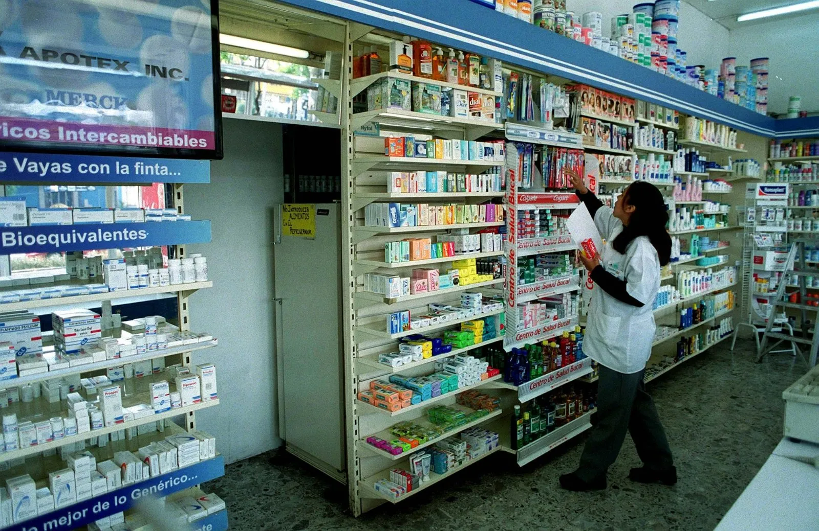 Cofece demanda a farmacéuticas por causar escasez y elevar precios de medicamentos