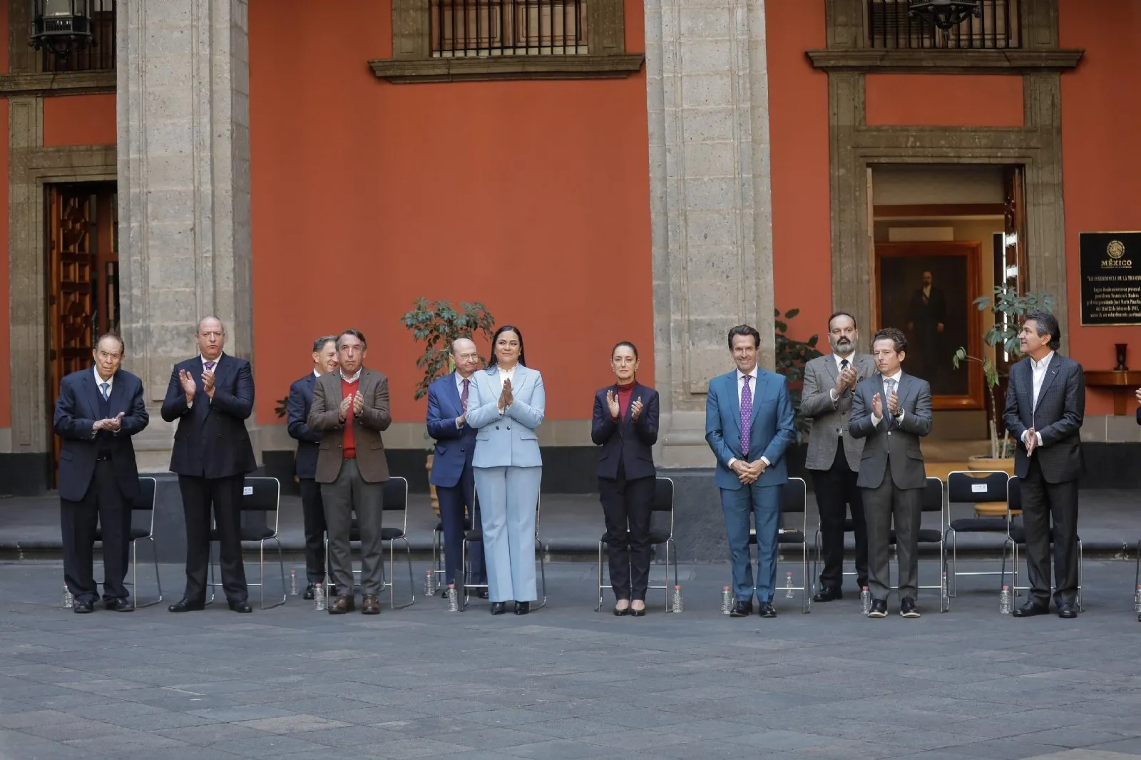 Azcárraga y Sheinbaum admiten diferencias en el anuncio de 900 millones del erario al Teletón