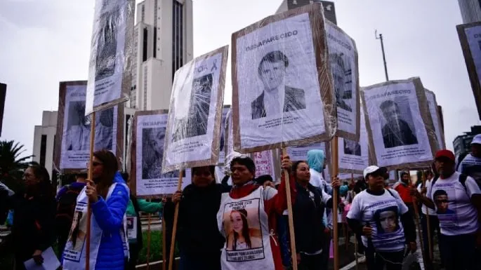 Gobierno de CDMX reporta 10 mil participantes en la marcha por Ayotzinapa