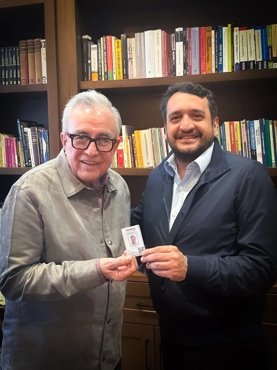 Rubén Rocha Moya se afilia a Morena; Andrés Manuel López Beltrán le entregó su credencial