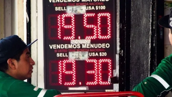 El peso cierra la semana con un repunte de casi 4%; el dólar se vende en 19.20 pesos