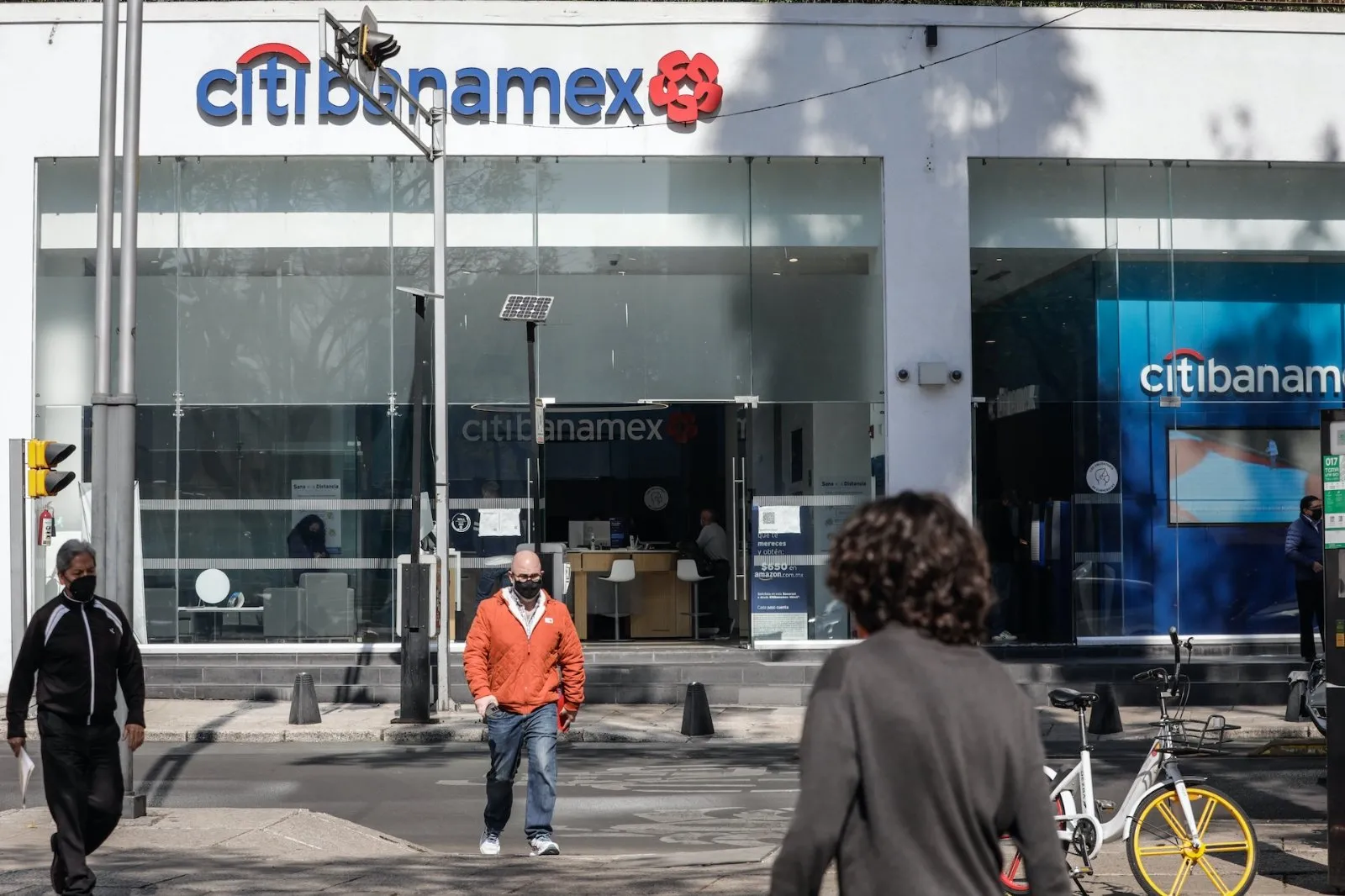 Banamex tendrá nueva comisión en sus tarjetas de crédito; este será el monto