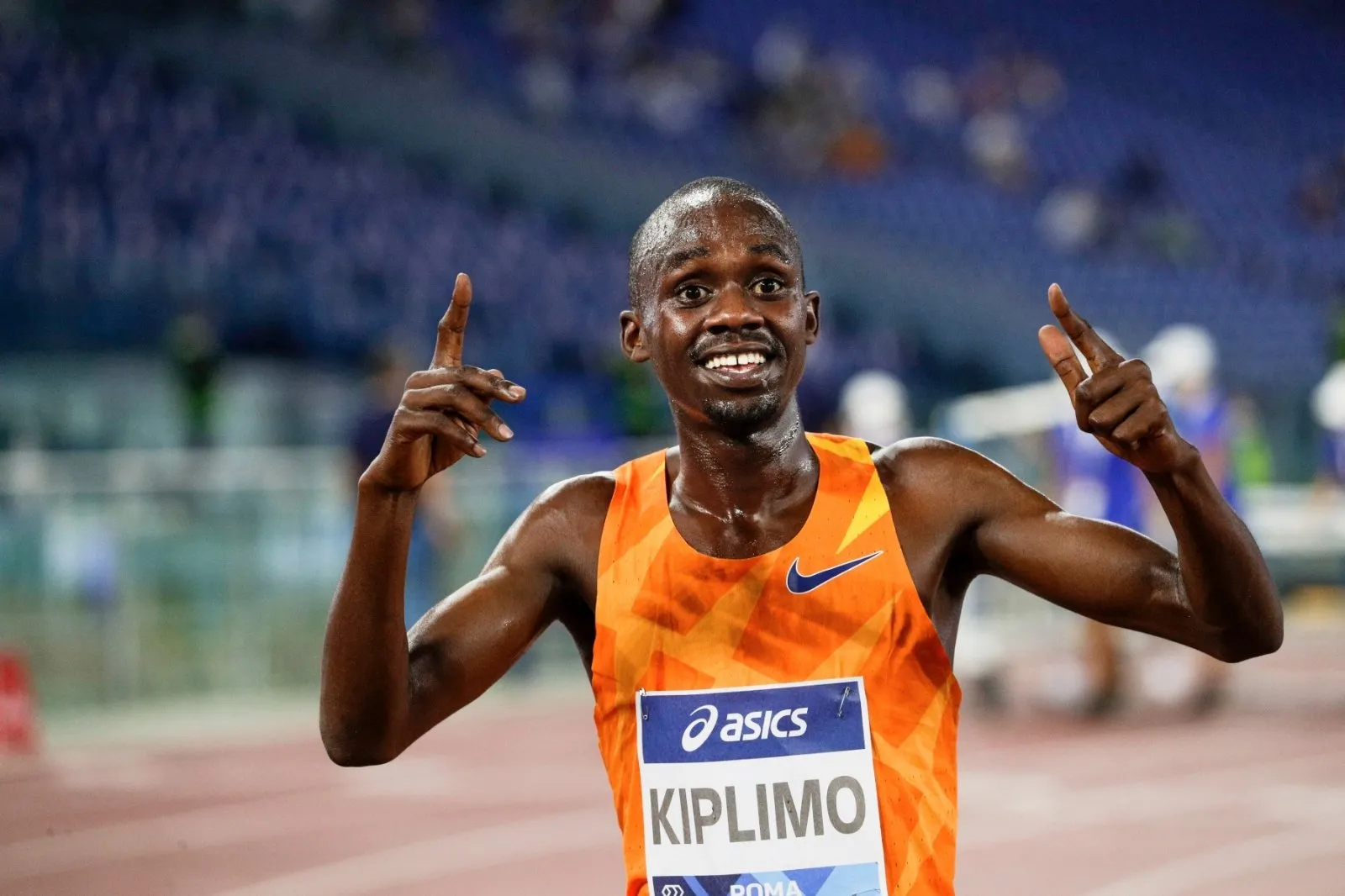 Ugandés Jacob Kiplimo rompe el récord mundial de media maratón en menos de 57 minutos