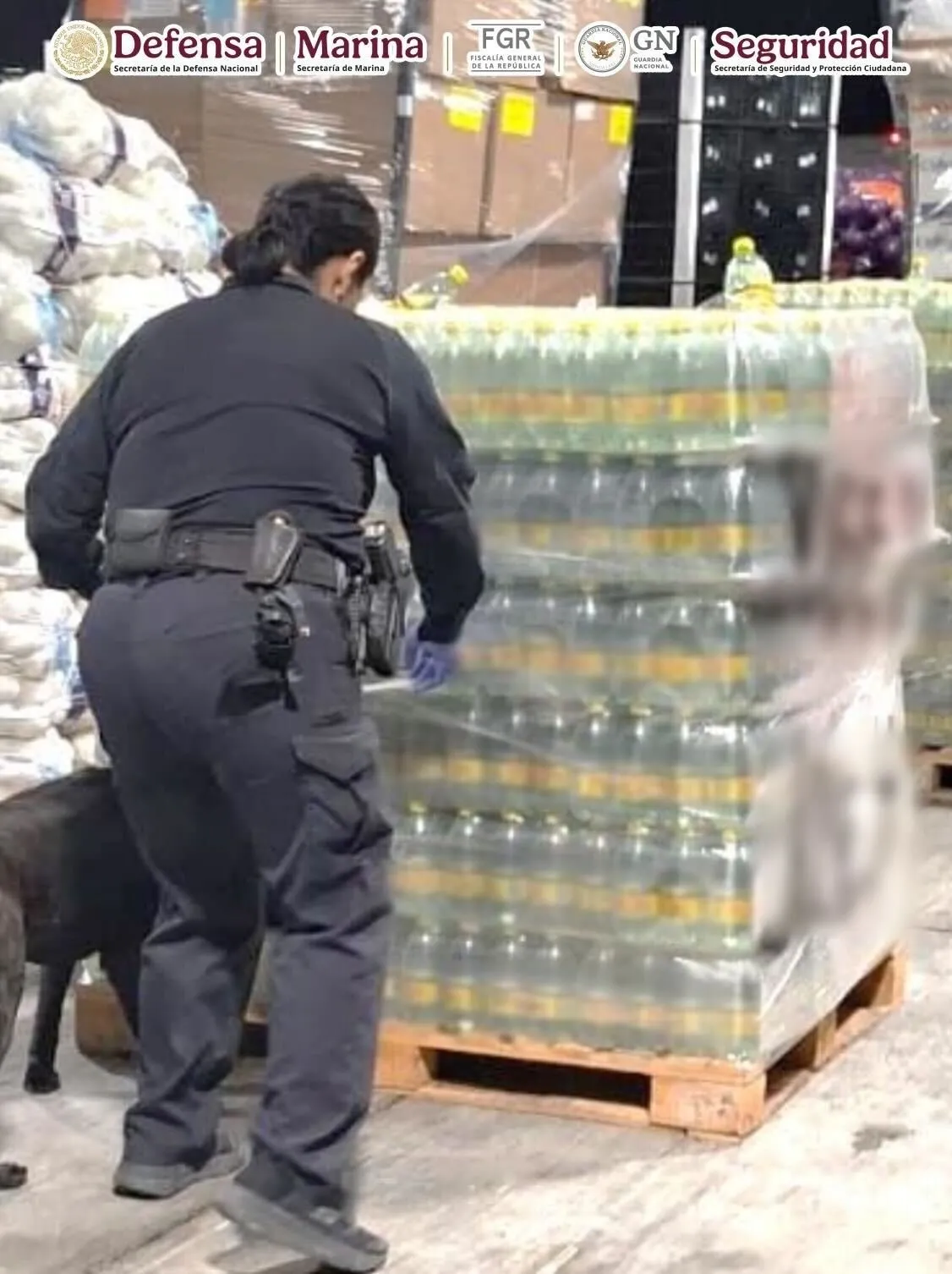 Decomisan una tonelada de metanfetamina líquida en botellas de Topo Chico en Texas