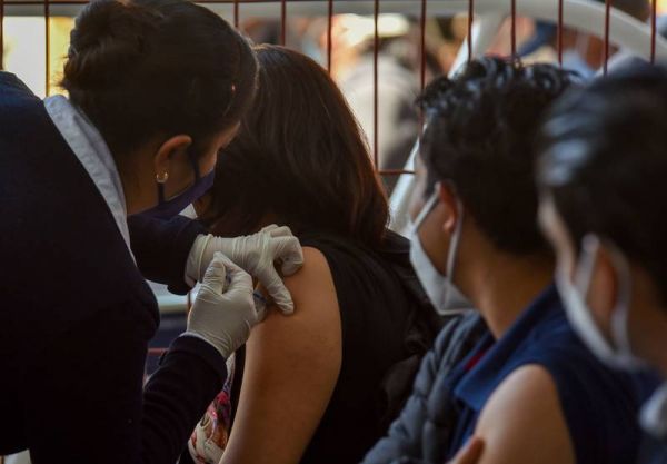 RBD, Danna Paola y Karol G recibirán a jóvenes para vacunación en CDMX