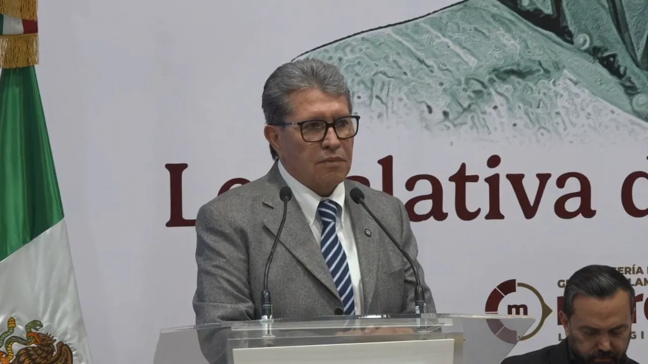 “Prefiero quedar mal con la oposición que con mi esposa”, dice Monreal sobre su viaje a España