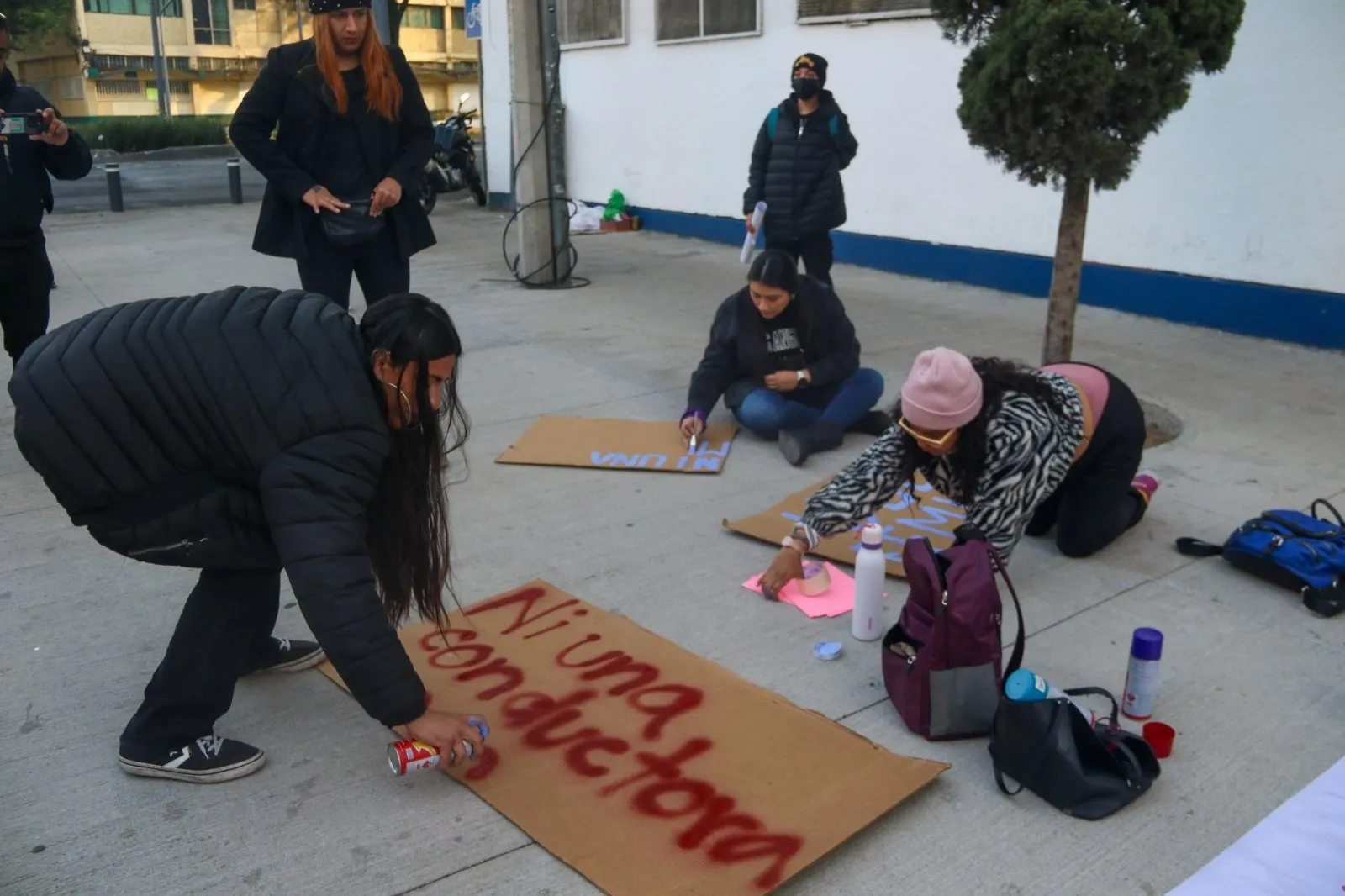 Exigen justicia por feminicidio de Karla Patricia frente a la fiscalía de CDMX