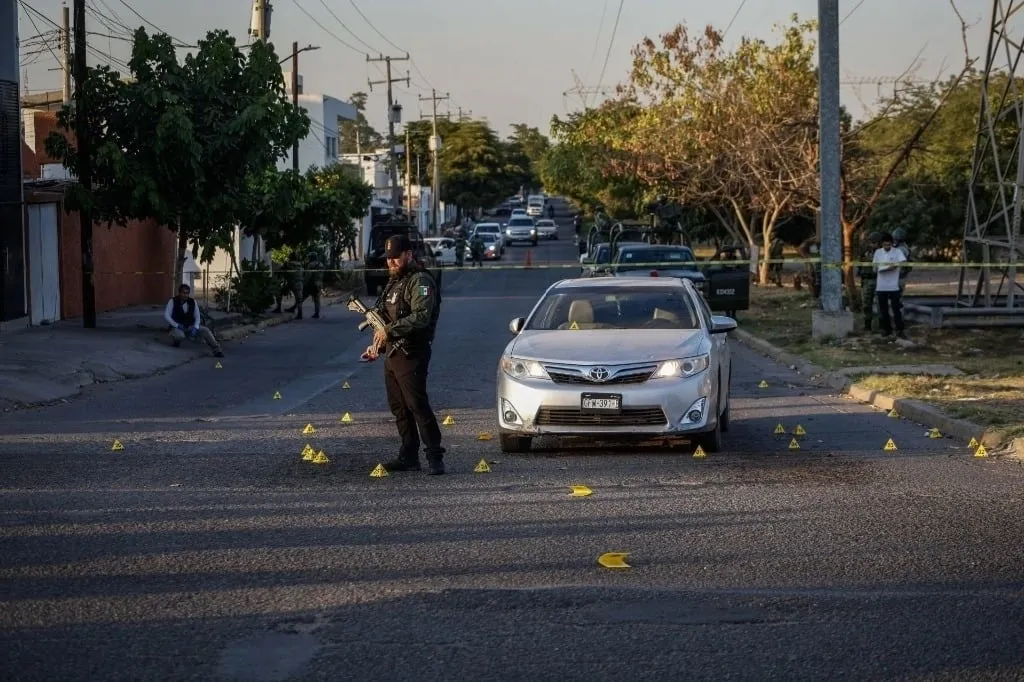 Enfrentamientos en Culiacán dejan tres muertos, armas aseguradas y un detenido