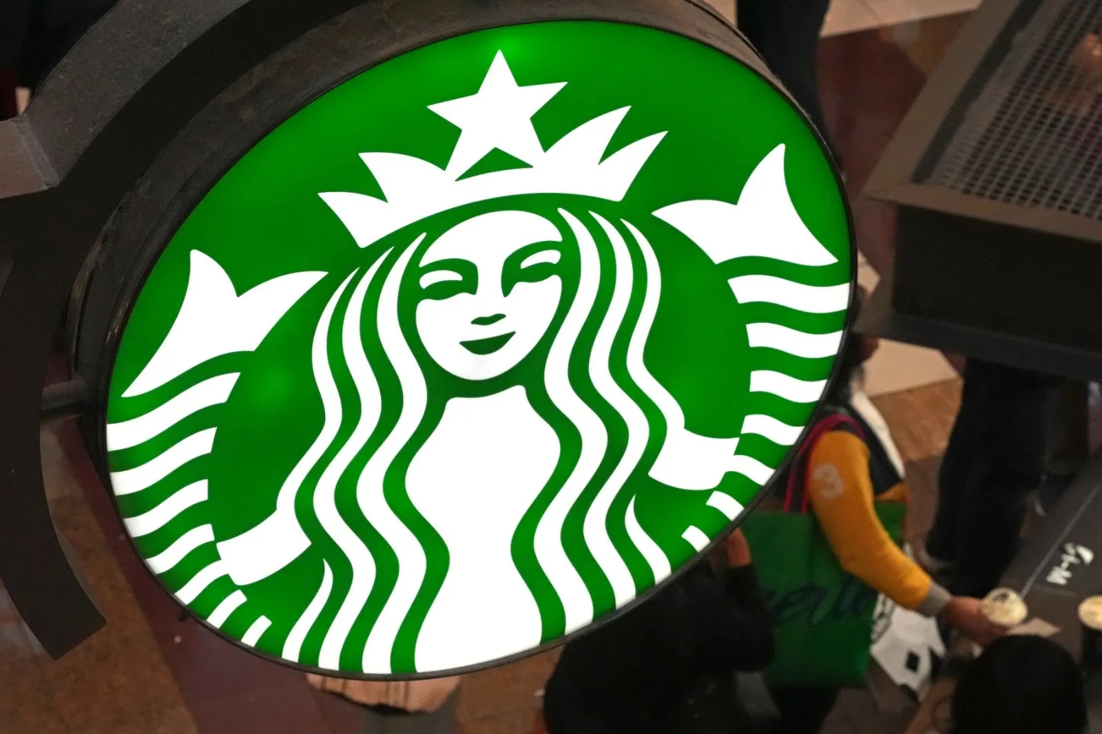 Repartidor gana demanda a Starbucks y obtendrá 50 millones de dólares