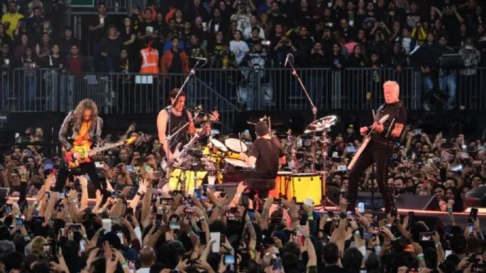 Metallica sorprende con “La Chona” en su colosal concierto en el Estadio GNP Seguros