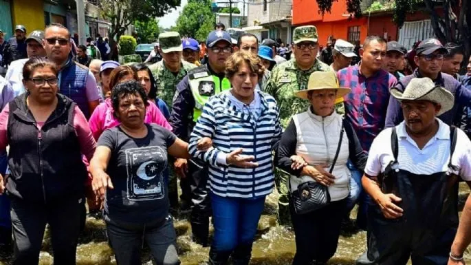 Entre reclamos, Delfina Gómez recorre inundaciones en Chalco; van 19 días con afectaciones