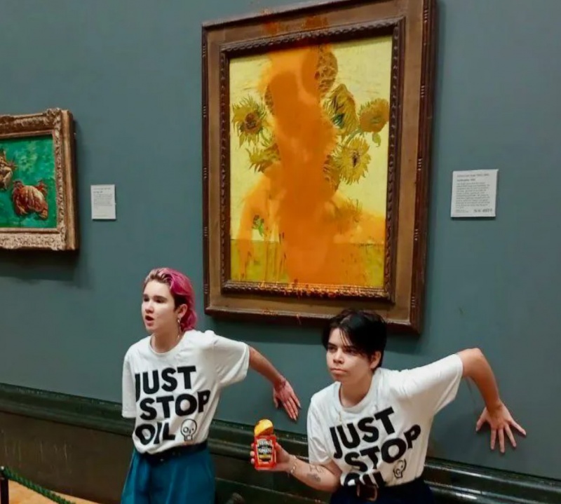 Activistas atacan “Los Girasoles” de Van Gogh.