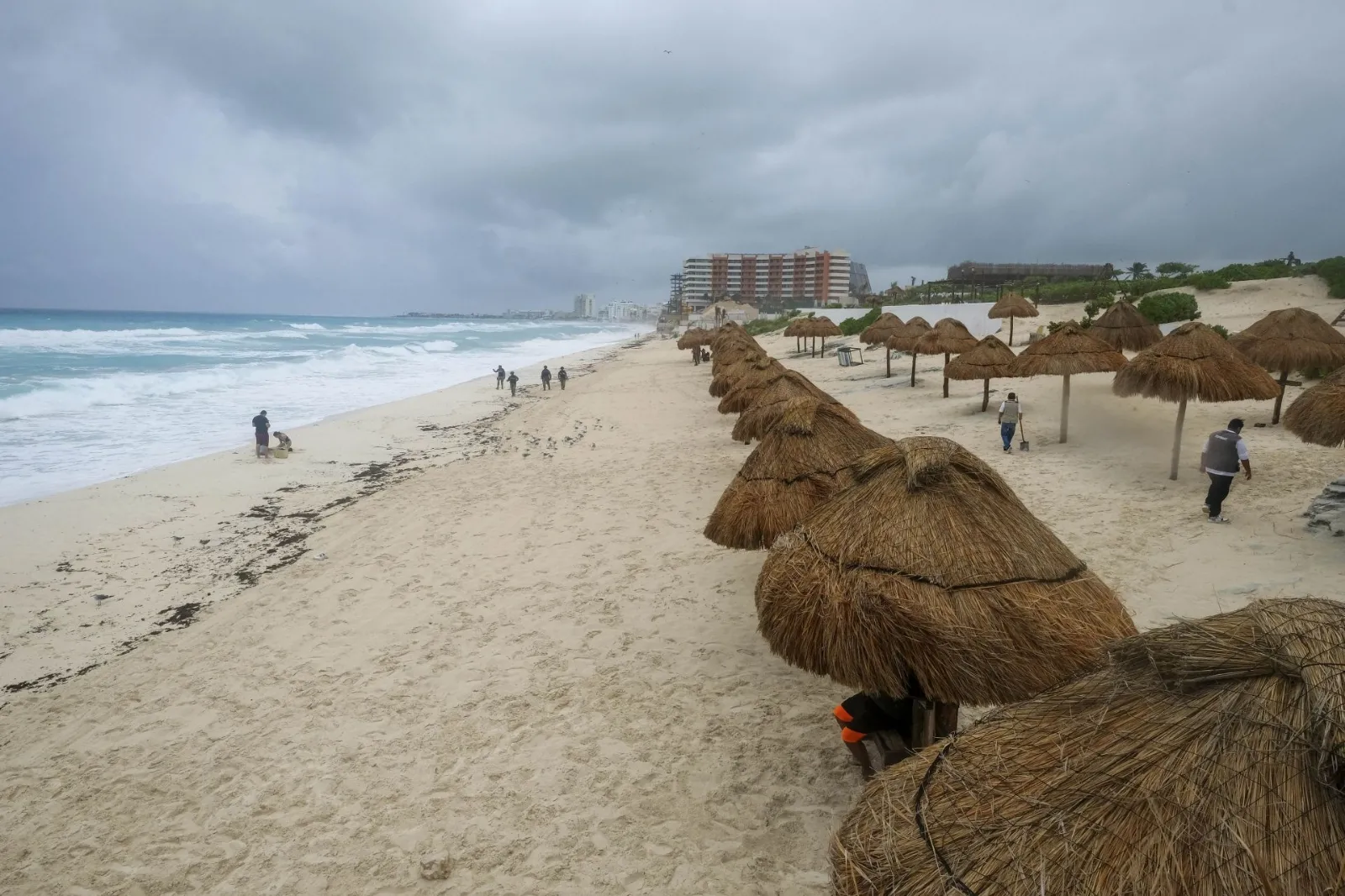 Tormenta Sara, a punto de formarse en el Caribe; azotará el frío este miércoles a la mitad del país