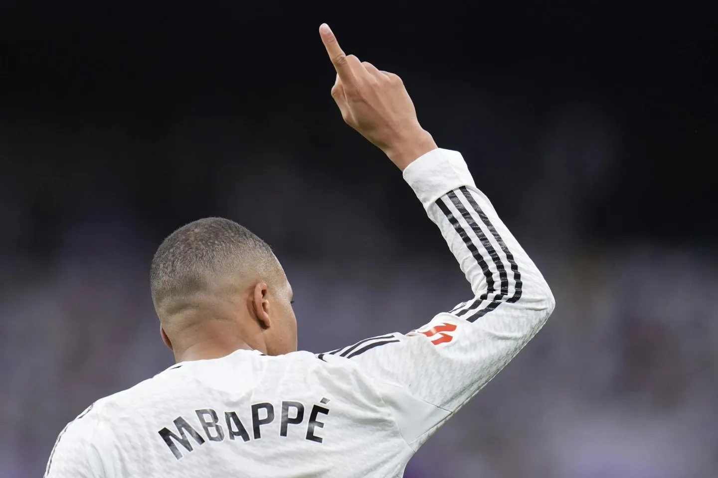 Con goles de Mbappé y Vinícius el Real Madrid venció 2-1 al Rayo Vallecano