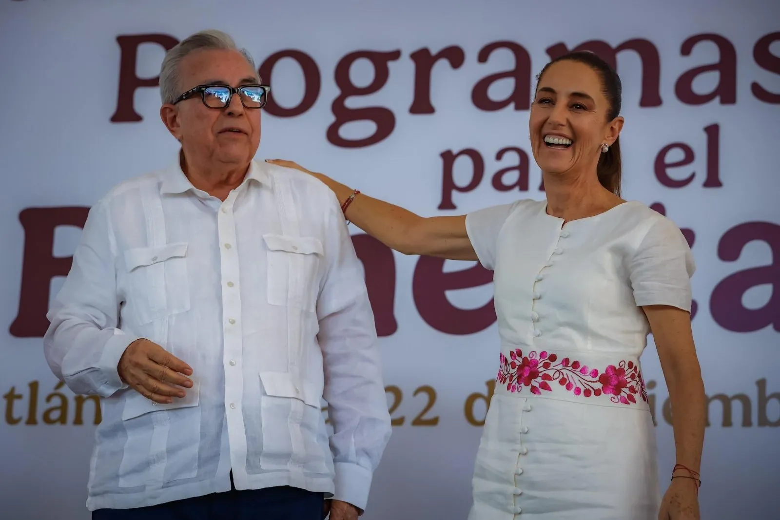 “Nunca los vamos a dejar solos”: Sheinbaum promete “construir la paz” en Sinaloa