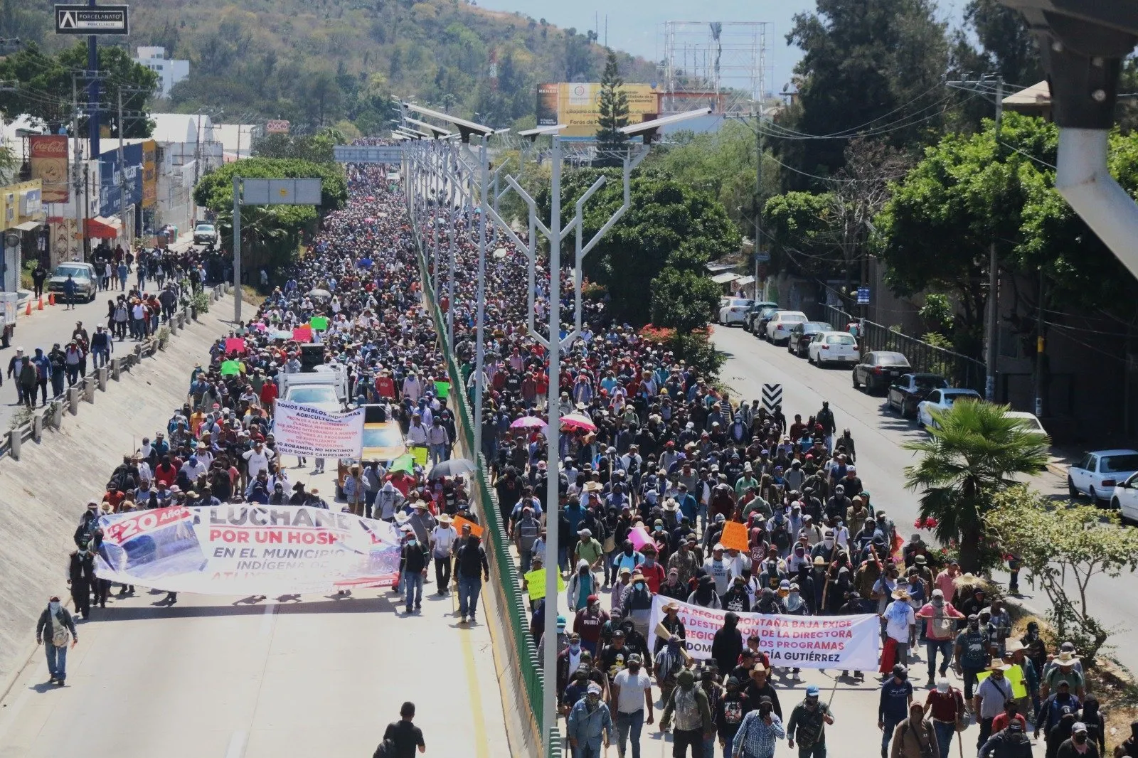 Alcaldes y comisarios marchan para exigir a Evelyn Salgado mejoras en obras, salud y vialidades