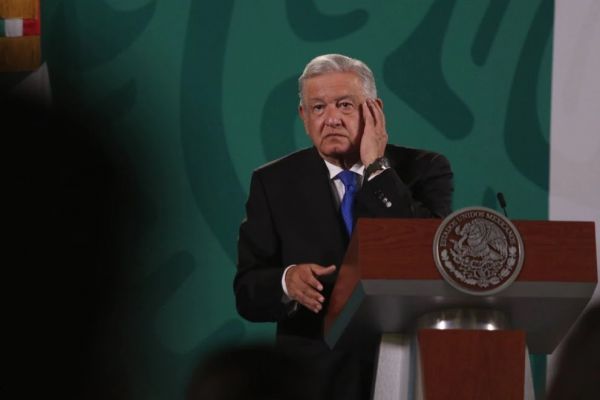 El duro paso de AMLO por la UNAM, tardó 14 años en titularse