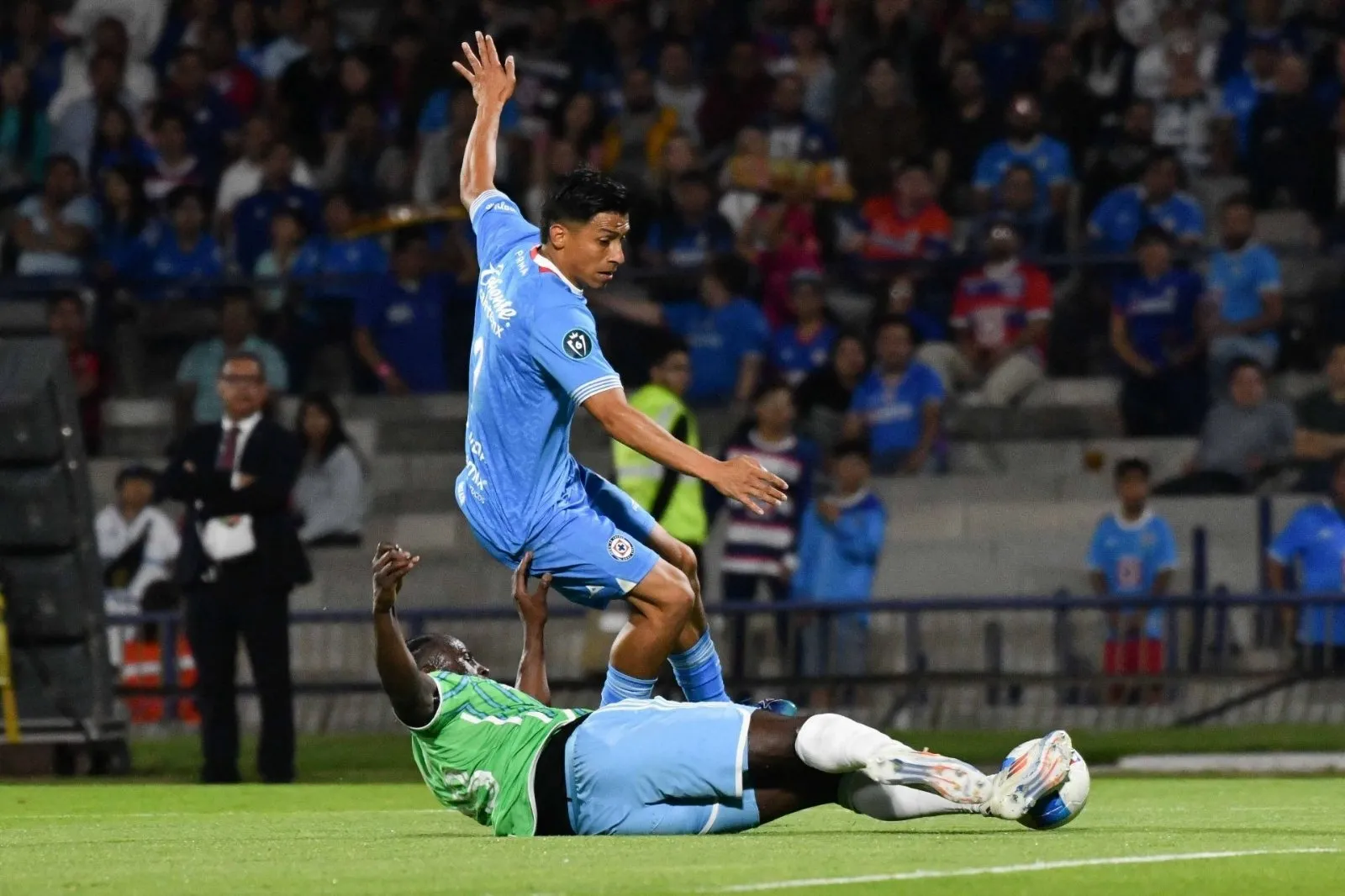 Cruz Azul atropella a los Sounders y espera rival en los cuartos de final de la Concacaf