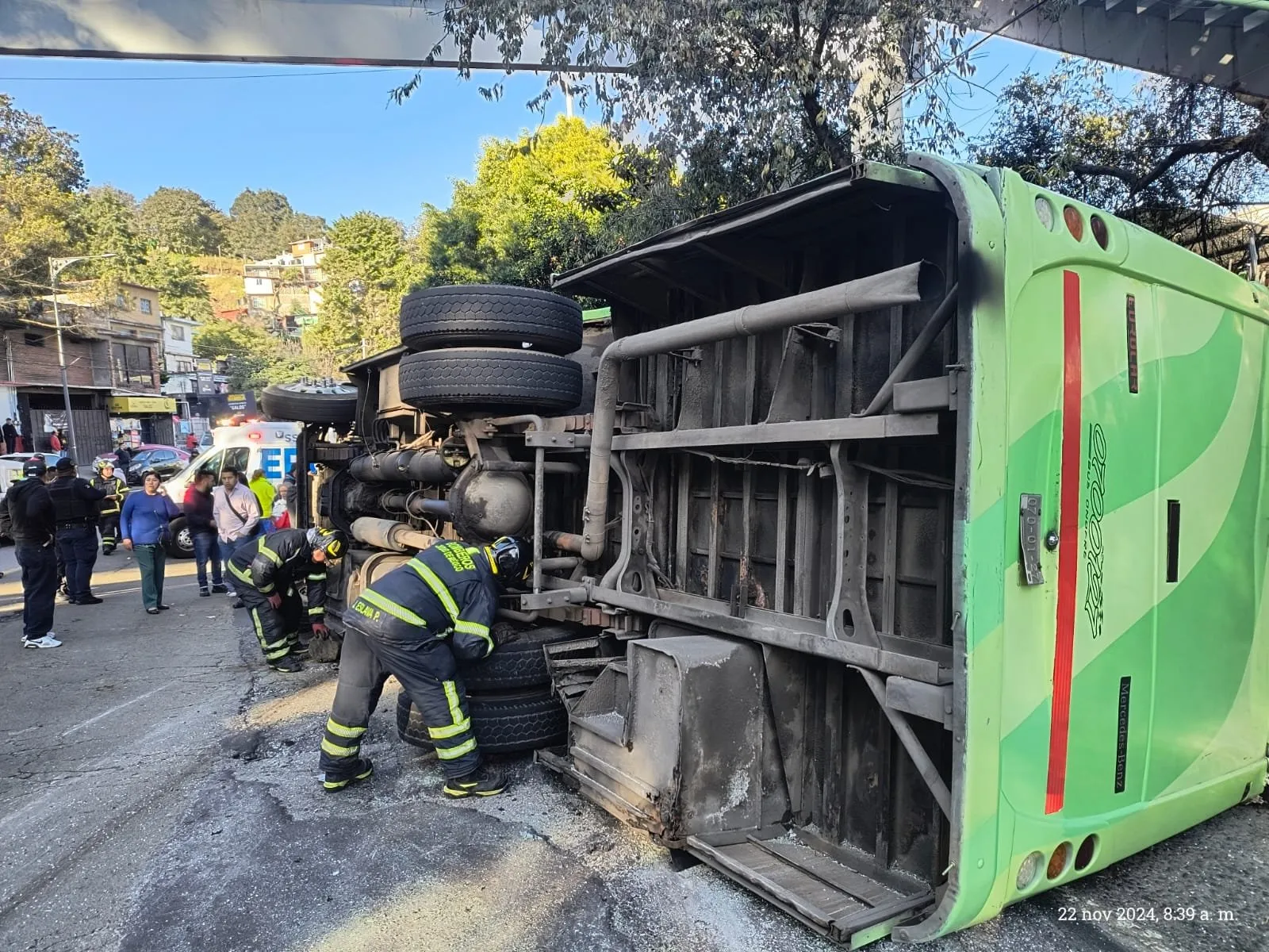 Volcadura de camión deja 32 pasajeros heridos en la carretera Federal México- Cuernavaca (Video)