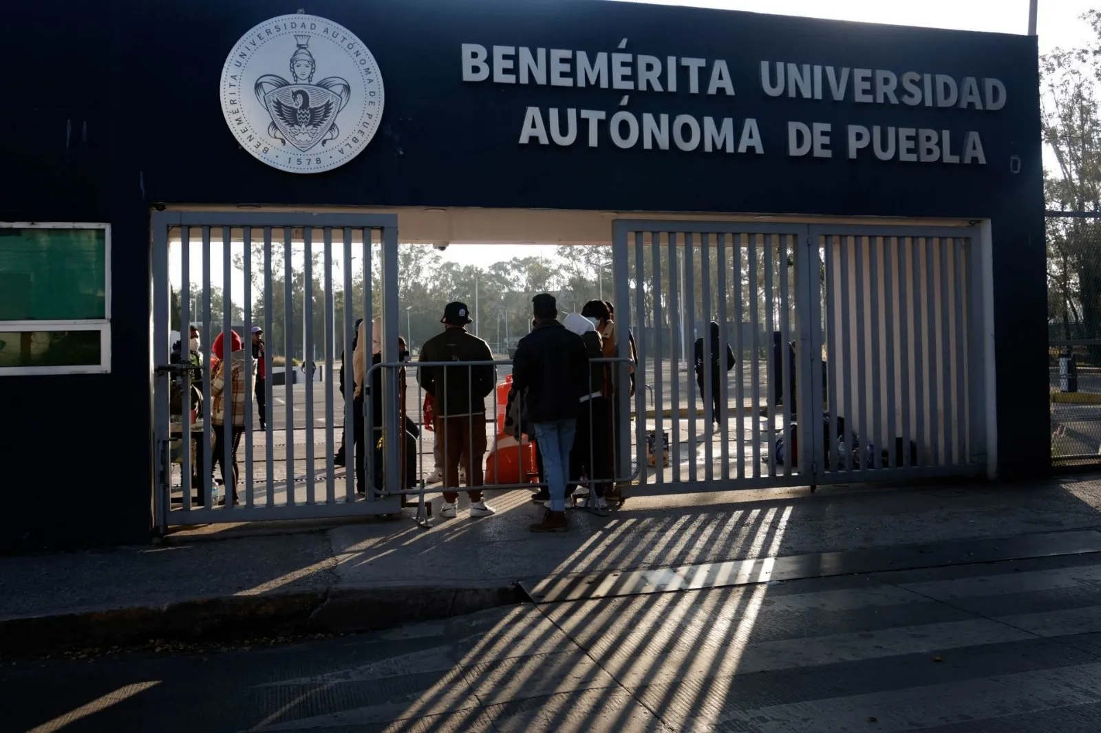 Estudiantes extienden paro en la BUAP; insisten en diálogo directo con la rectora