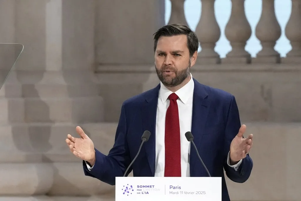 JD Vance arremete contra el "exceso de regulación" de la IA y critica la estrategia europea