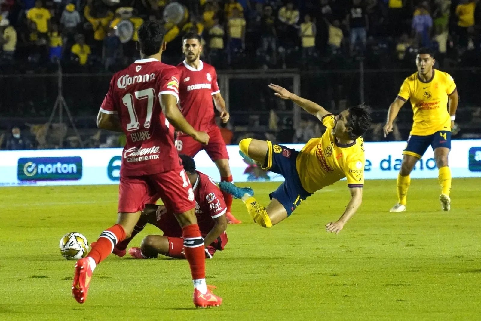 América gana 2-0 a Toluca en la ida de los cuartos de final (Videos)