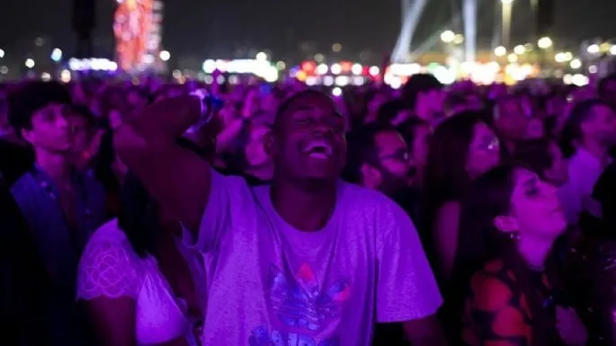 La lengua de señas en el festival Rock in Rio entusiasma al público sordo de Brasil