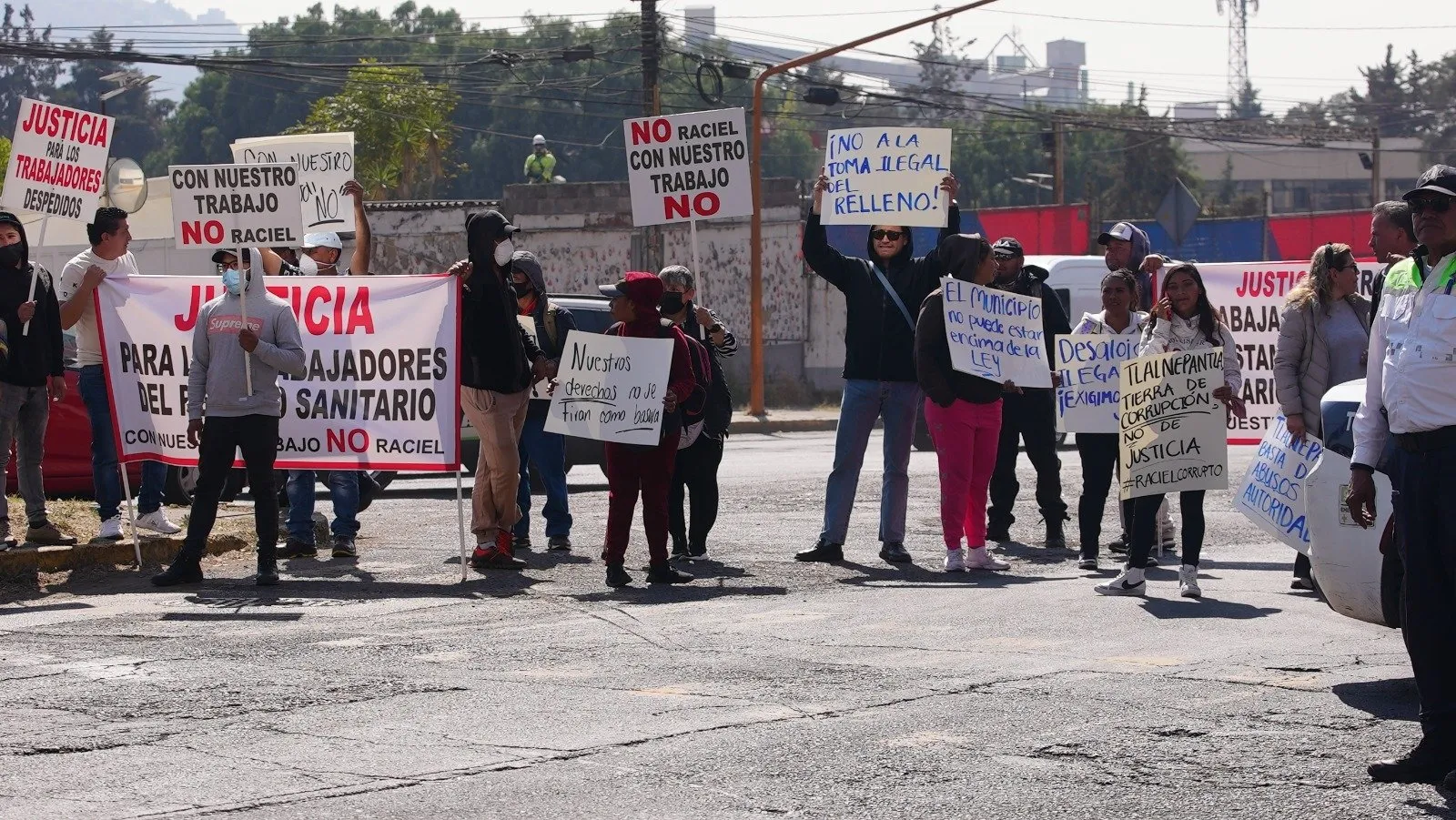 Empleados del relleno sanitario de Tlalnepantla denuncian despojo y abuso de autoridad