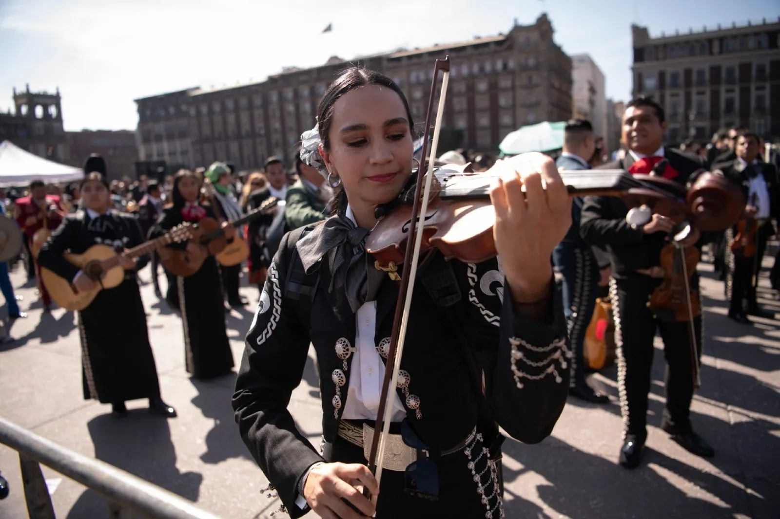 Mariachis logran récord Guinness en el Zócalo de la CDMX (Fotogalería y video)